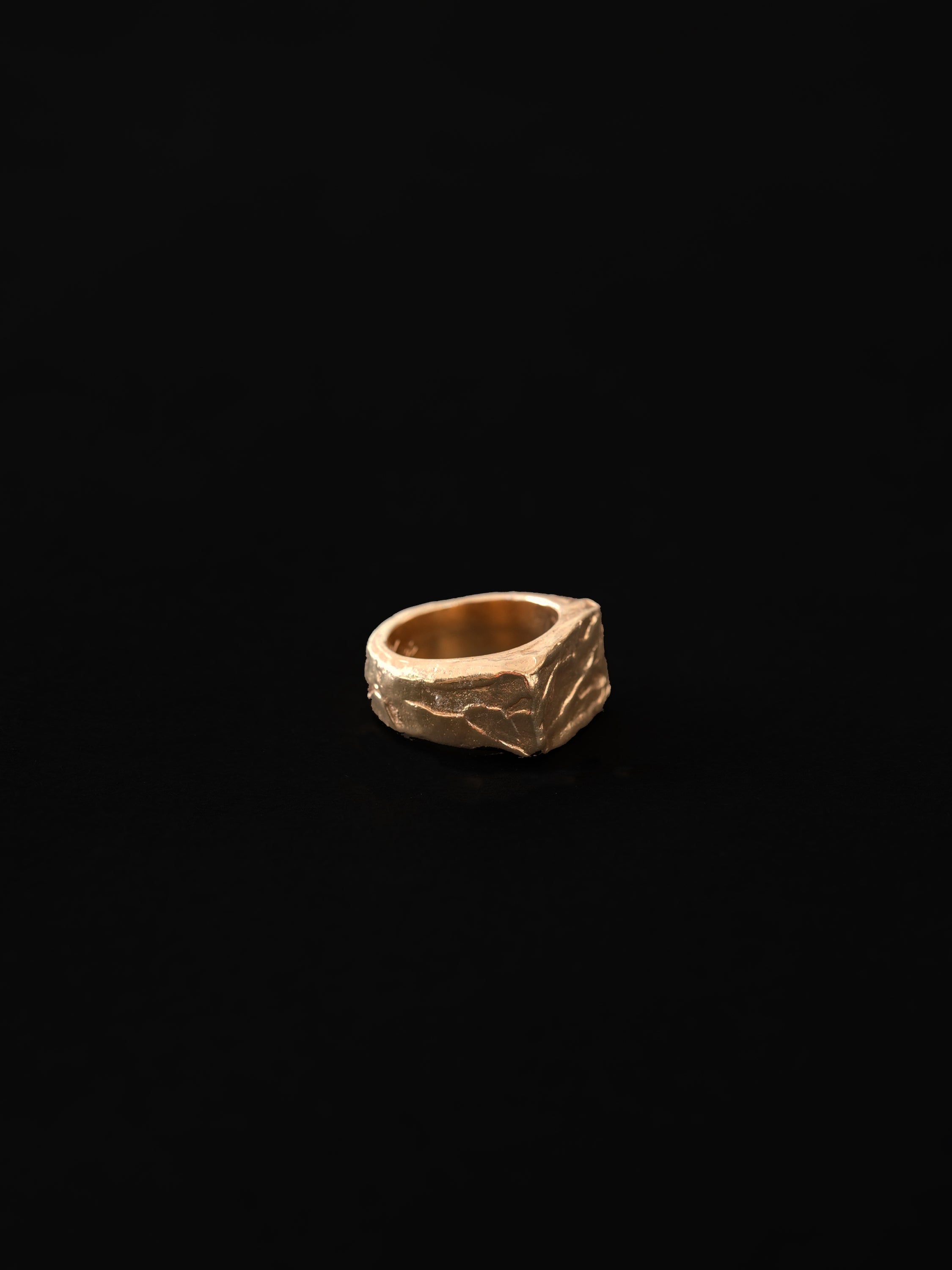 Kaomi Molten Rectangular Signet Ring